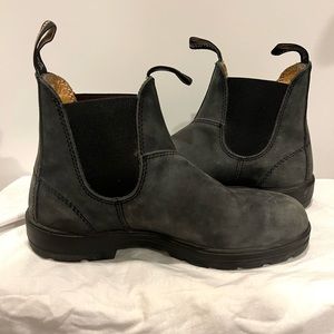 Rustic Black (grey) Blundstone chelsea boots barely worn! Size 5 (women’s 8)